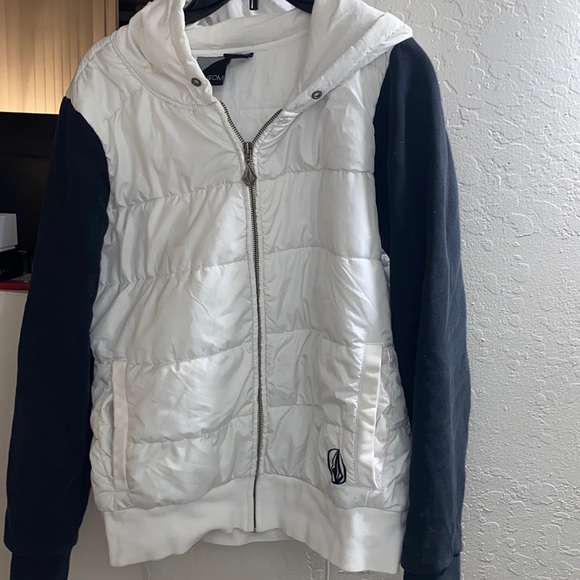 Volcom size large hoodie good condition has one makeup stain super warm - Picture 1 of 4